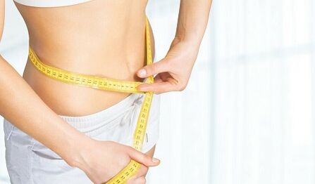 Ejercicio físico para adelgazar en costados y barriga.
