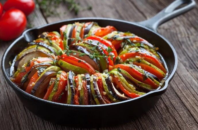 Garmentada con tomates y calabacín